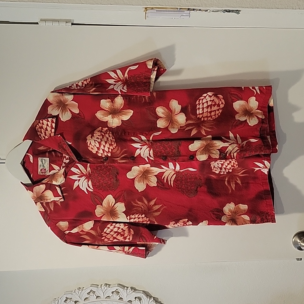 Men's 100% cotton vintage Hilo Hatties Hawaaian shirt.